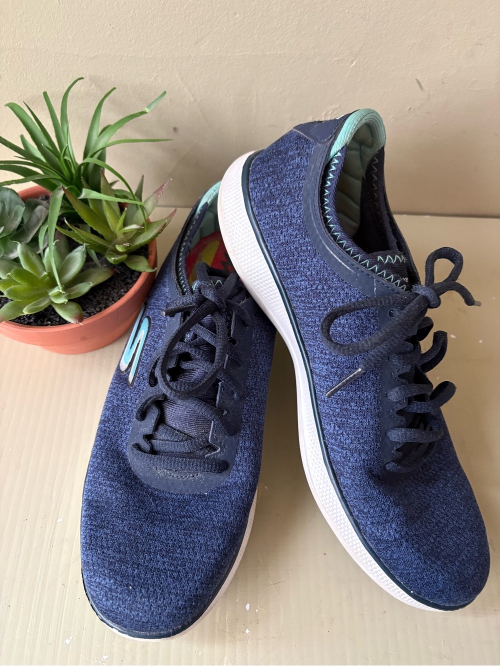 Women’s Skechers go step lite Navy Knit Lace-Up Sneakers Teal Accent Sz 7.5